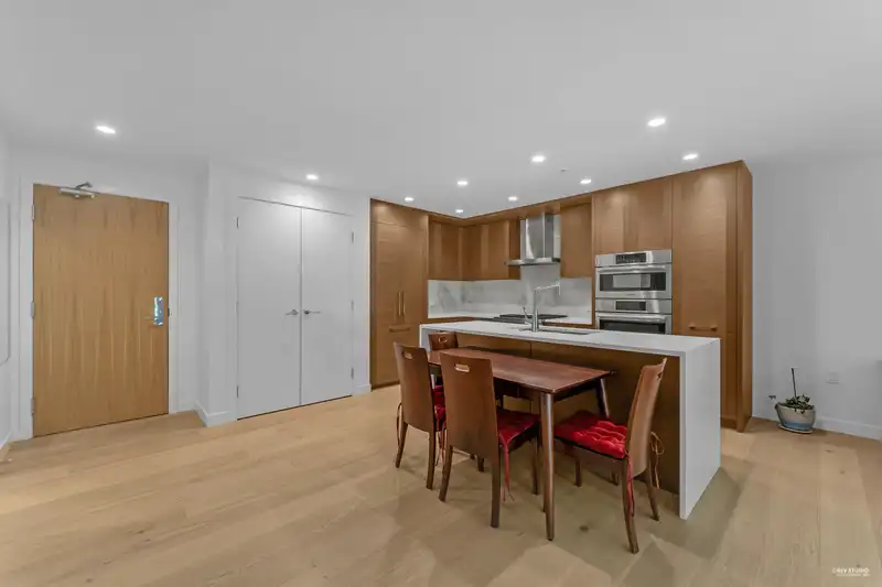 TH8 1439 GEORGE STREET - photo 4 of 26