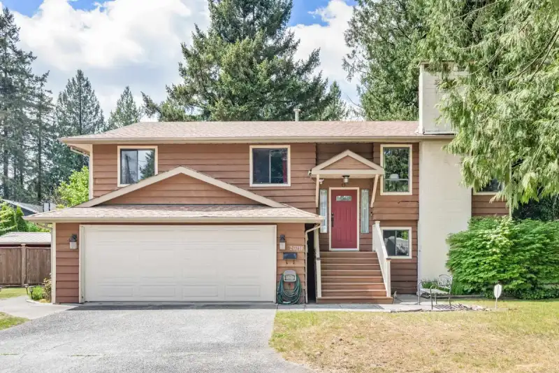 20718 CAMWOOD AVENUE - photo 1 of 40
