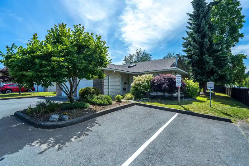 1 22308 124 AVENUE - photo 1 of 36