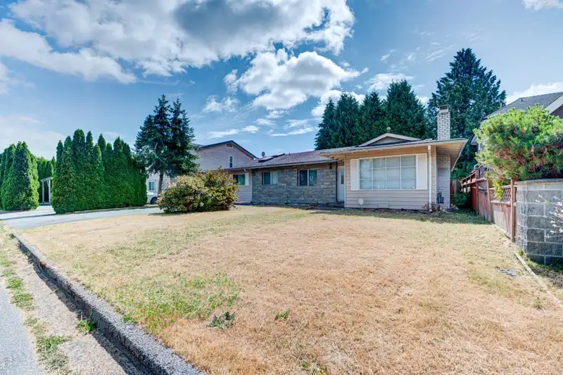 6540 CAMSELL CRESCENT - photo 1 of 11