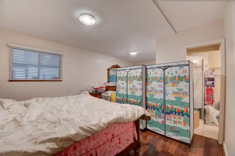 6540 CAMSELL CRESCENT - photo 3 of 11