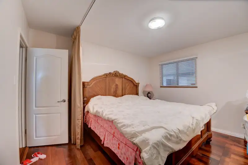 6540 CAMSELL CRESCENT - photo 4 of 11
