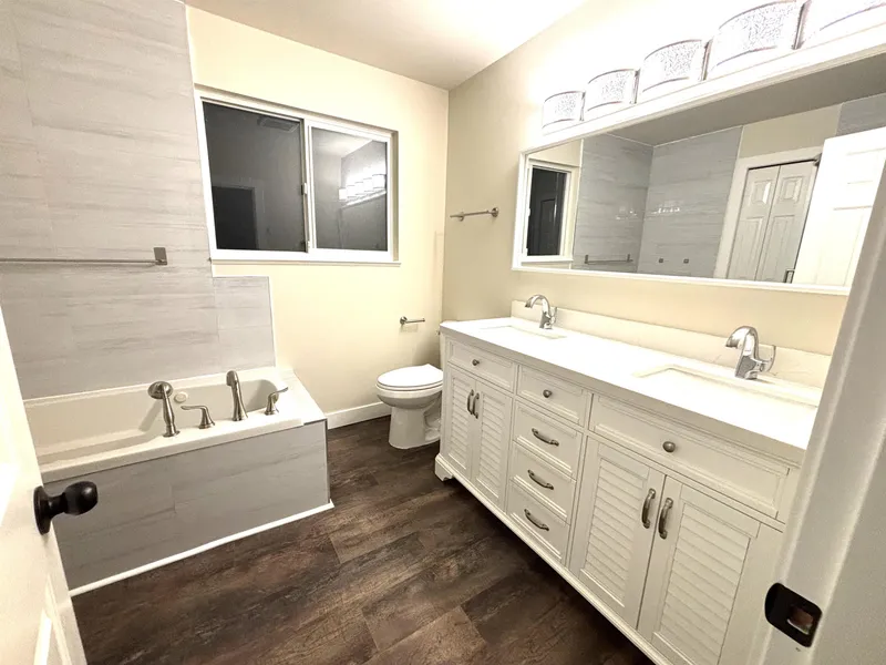 6080 SKAHA CRESCENT - photo 4 of 8