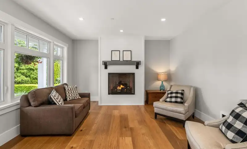 15682 THRIFT AVENUE - photo 4 of 40