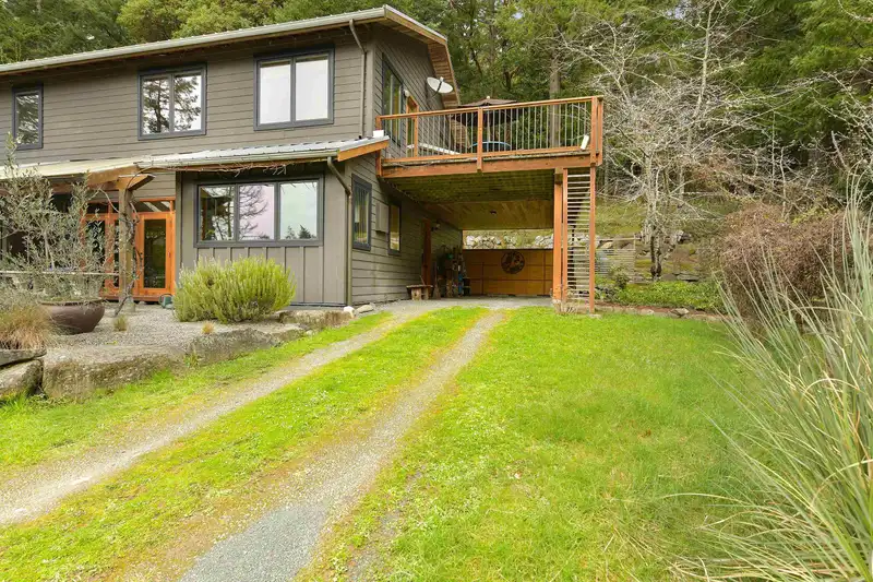 594 HORTON BAY ROAD - photo 3 of 40