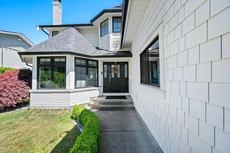 20197 42 AVENUE - photo 2 of 25