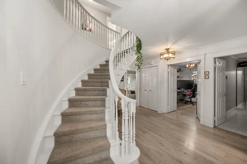 20197 42 AVENUE - photo 3 of 25