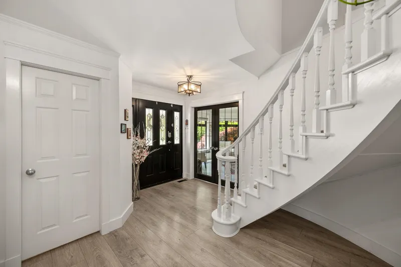 20197 42 AVENUE - photo 4 of 25