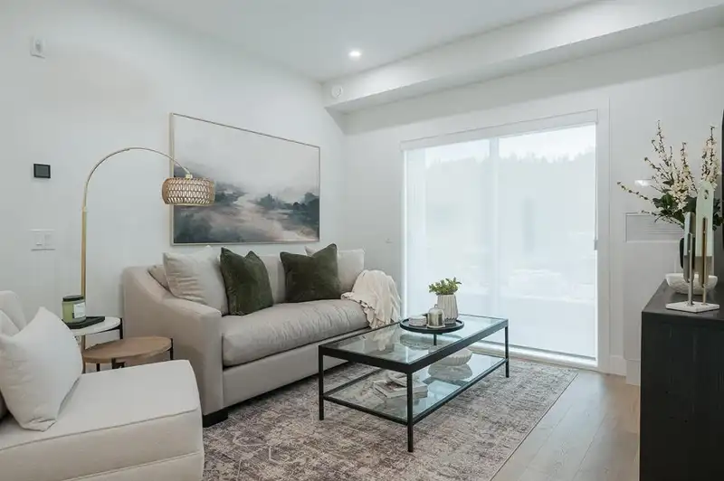 206 46187 THOMAS ROAD - photo 1 of 12