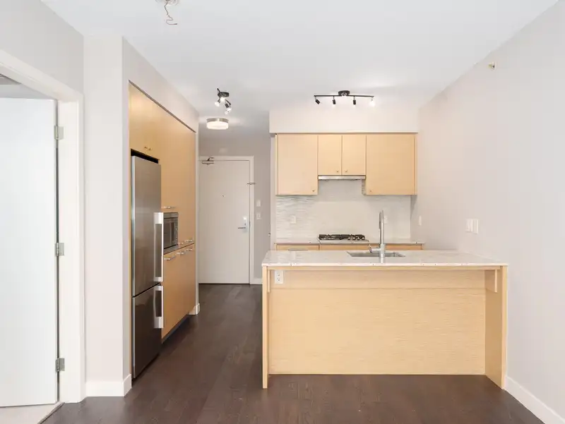 605 6180 COONEY ROAD - photo 3 of 25