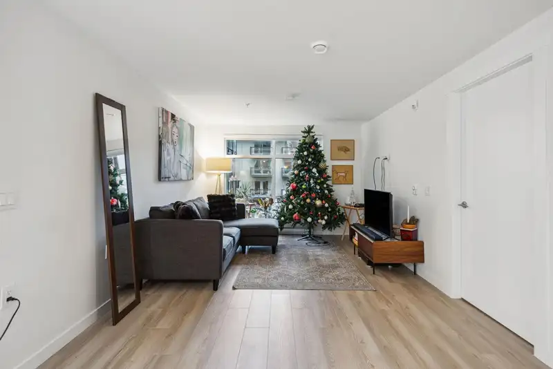 207 232 SIXTH STREET - photo 2 of 33