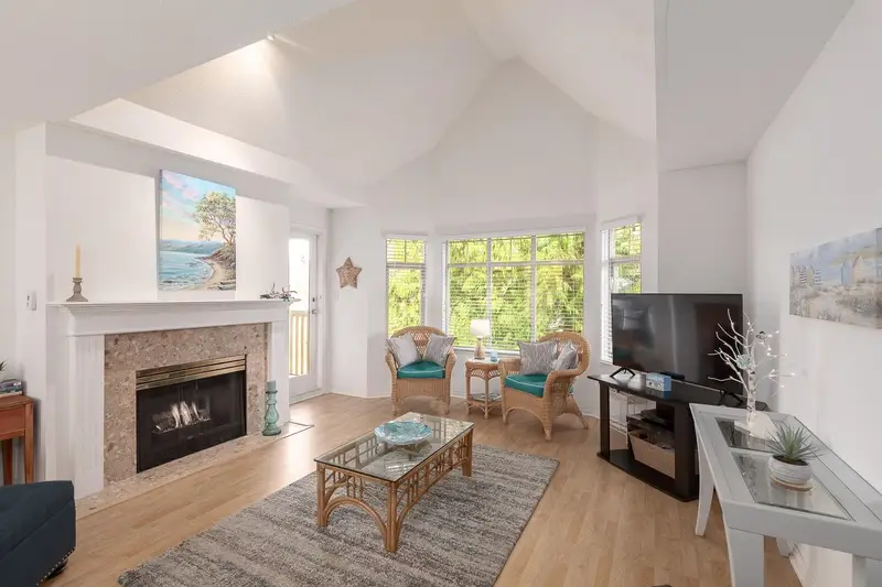 504 2059 CHESTERFIELD AVENUE - photo 2 of 25