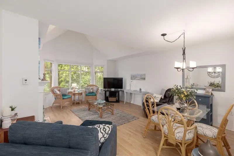 504 2059 CHESTERFIELD AVENUE - photo 4 of 25