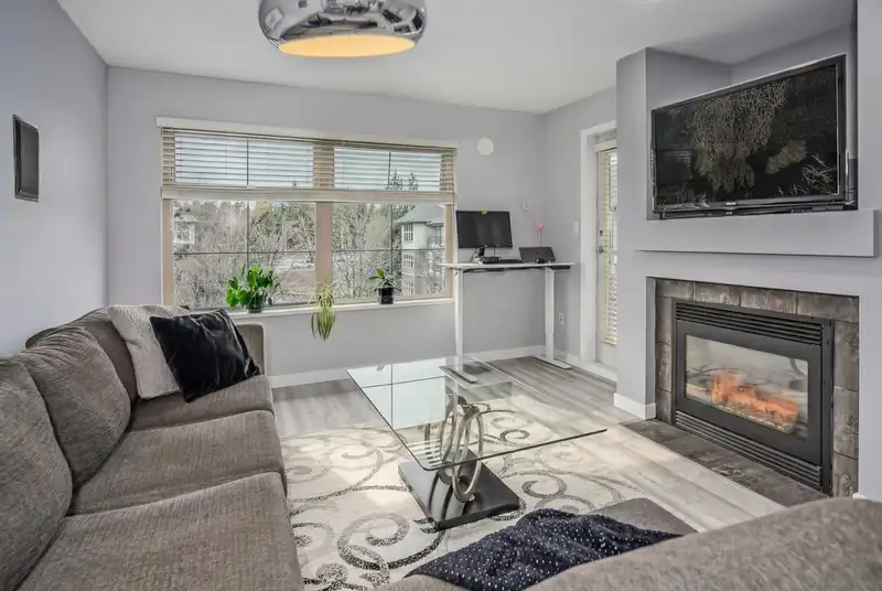417 15210 GUILDFORD DRIVE - photo 4 of 32