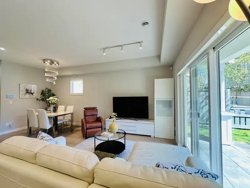 32 7180 LECHOW STREET - photo 4 of 22