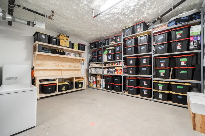 228 650 E 2ND STREET - photo 4 of 25