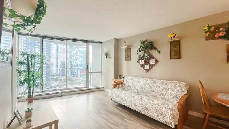 1207 13618 100 AVENUE - photo 1 of 24