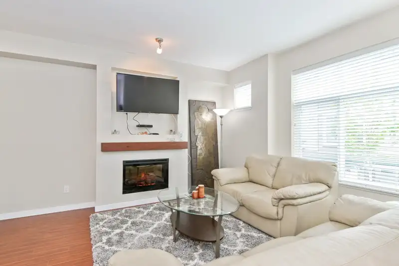 45 14356 63A AVENUE - photo 4 of 15