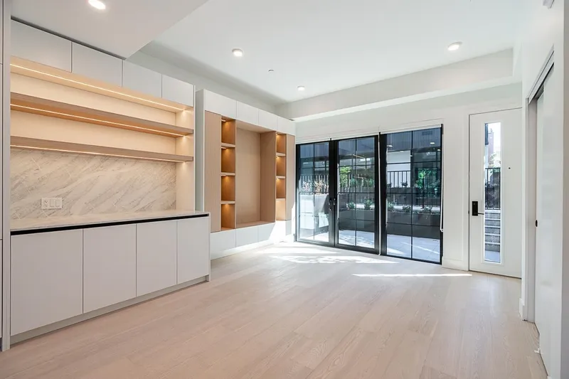 107 551 W 28TH AVENUE - photo 3 of 25