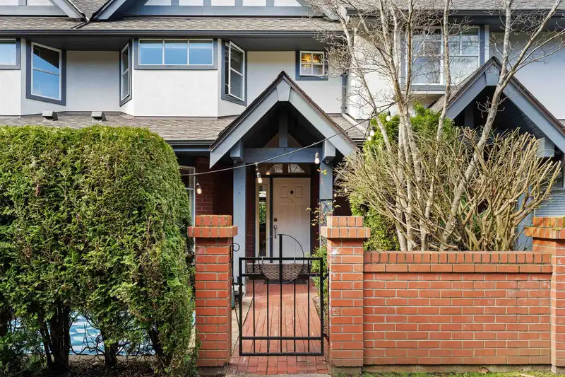 12 5880 HAMPTON PLACE - photo 4 of 40