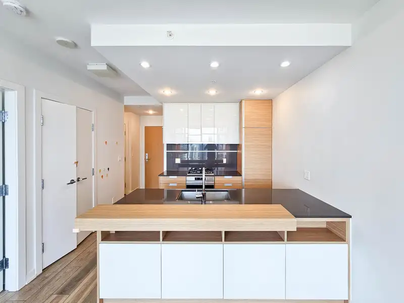 2602 4688 KINGSWAY - photo 2 of 13