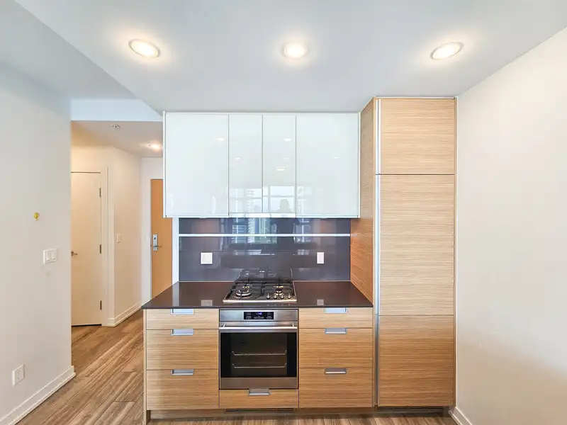 2602 4688 KINGSWAY - photo 3 of 13