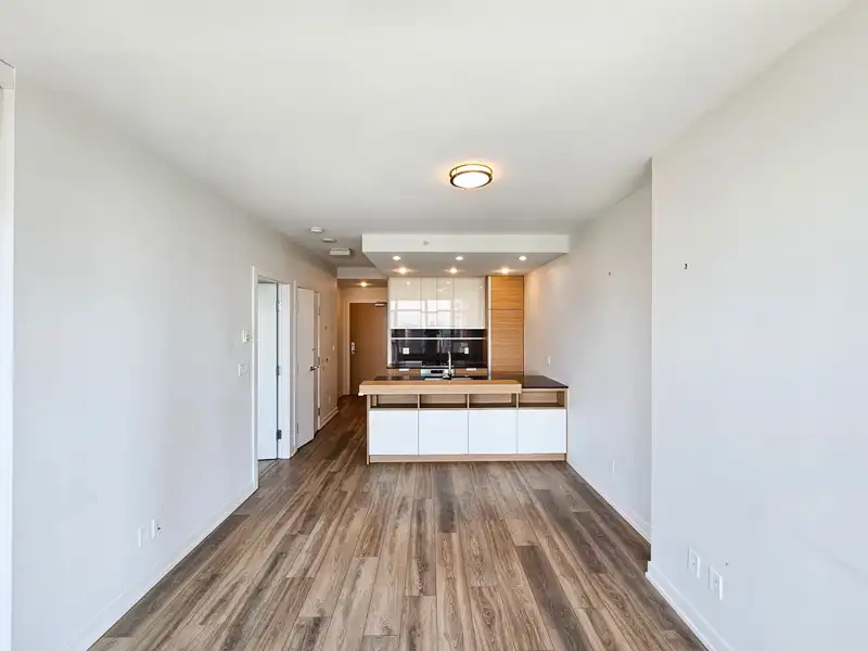 2602 4688 KINGSWAY - photo 4 of 13