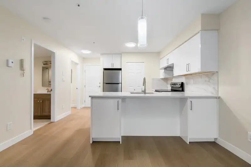 205 1823 E GEORGIA STREET - photo 1 of 21