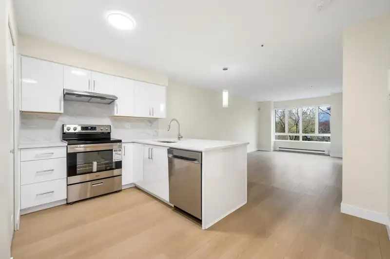 205 1823 E GEORGIA STREET - photo 2 of 21