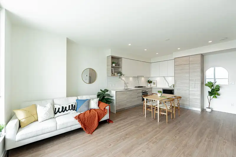 1406 585 AUSTIN AVENUE - photo 2 of 23