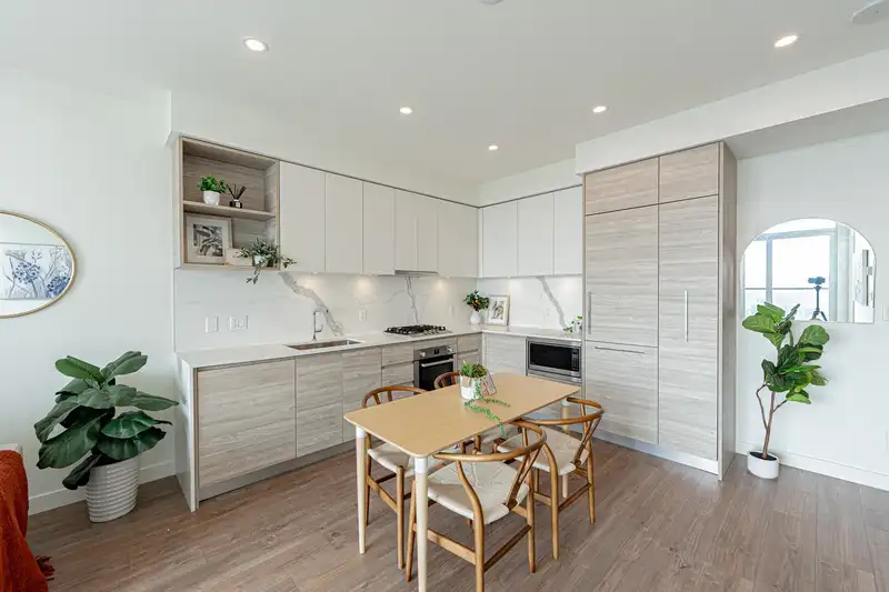 1406 585 AUSTIN AVENUE - photo 3 of 23