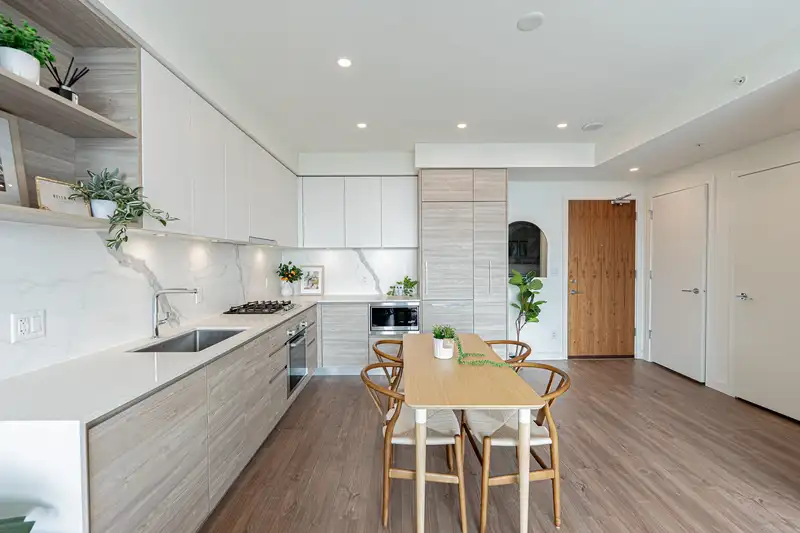 1406 585 AUSTIN AVENUE - photo 4 of 23