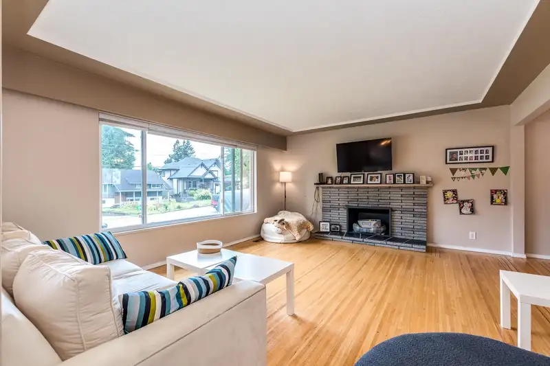 2311 TOLMIE AVENUE - photo 2 of 34