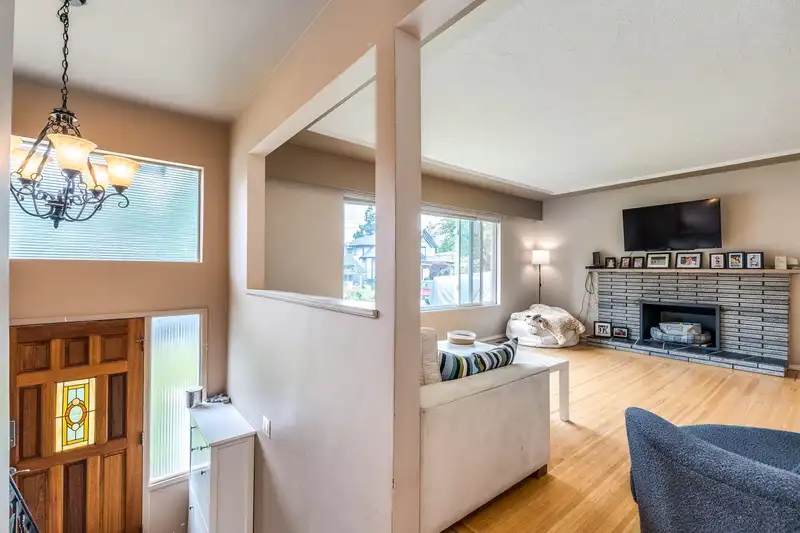 2311 TOLMIE AVENUE - photo 3 of 34
