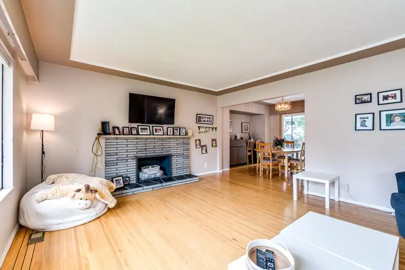2311 TOLMIE AVENUE - photo 4 of 34
