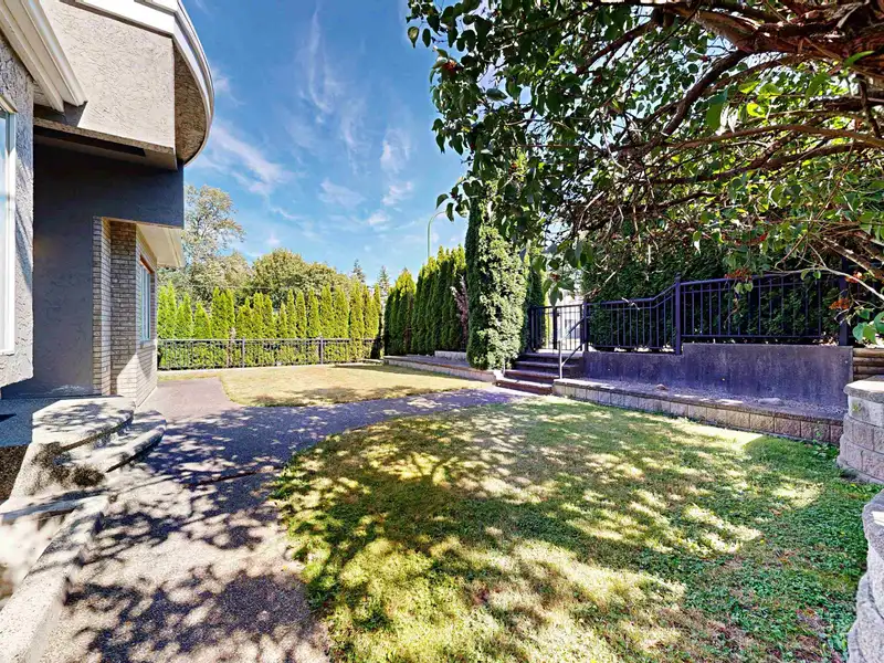 4093 NITHSDALE STREET - photo 2 of 34