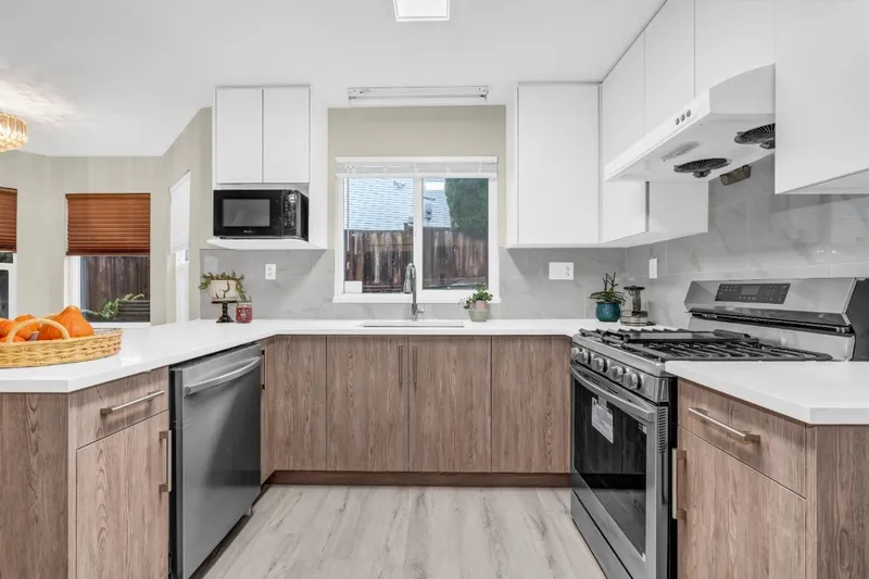 1400 MEADOWVIEW COURT - photo 4 of 25