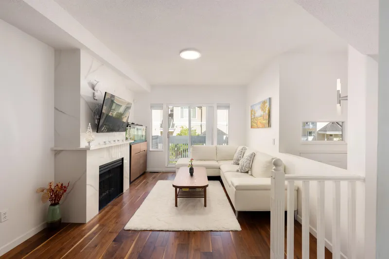 24 6700 RUMBLE STREET - photo 3 of 25