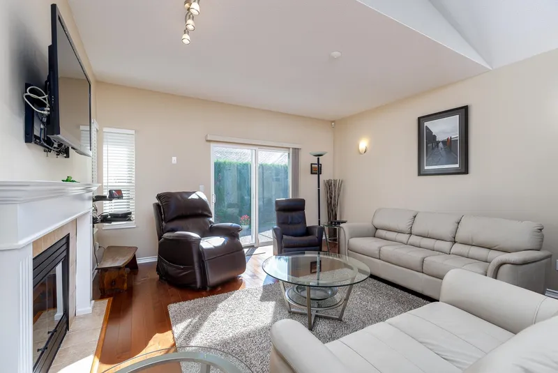 15 18939 65 AVENUE - photo 2 of 25