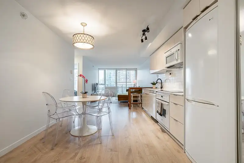 1907 788 HAMILTON STREET - photo 3 of 32