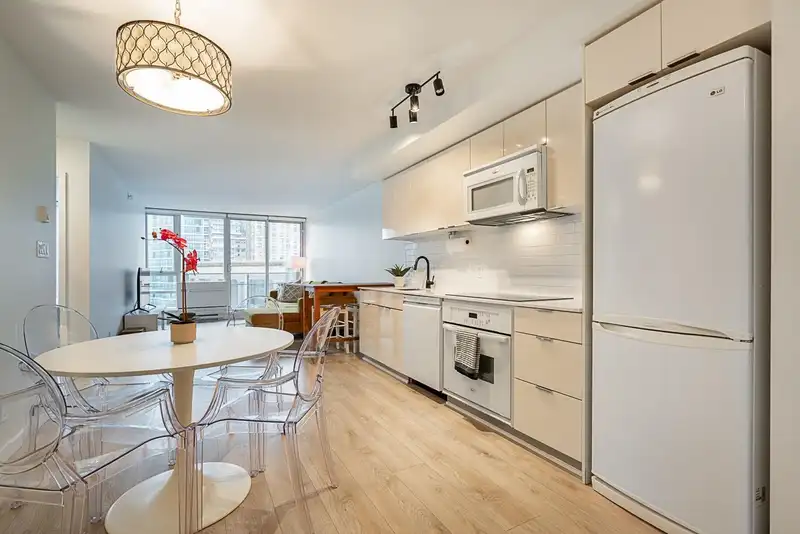 1907 788 HAMILTON STREET - photo 4 of 32