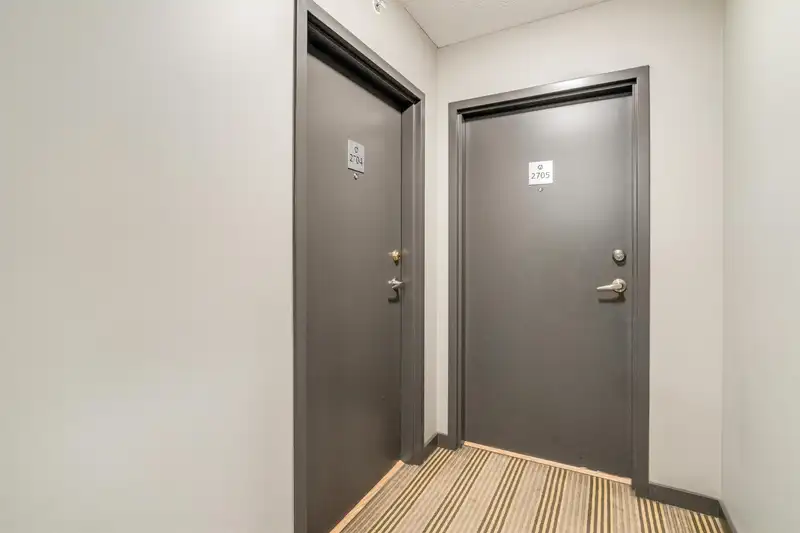 2704 9981 WHALLEY BOULEVARD - photo 3 of 38