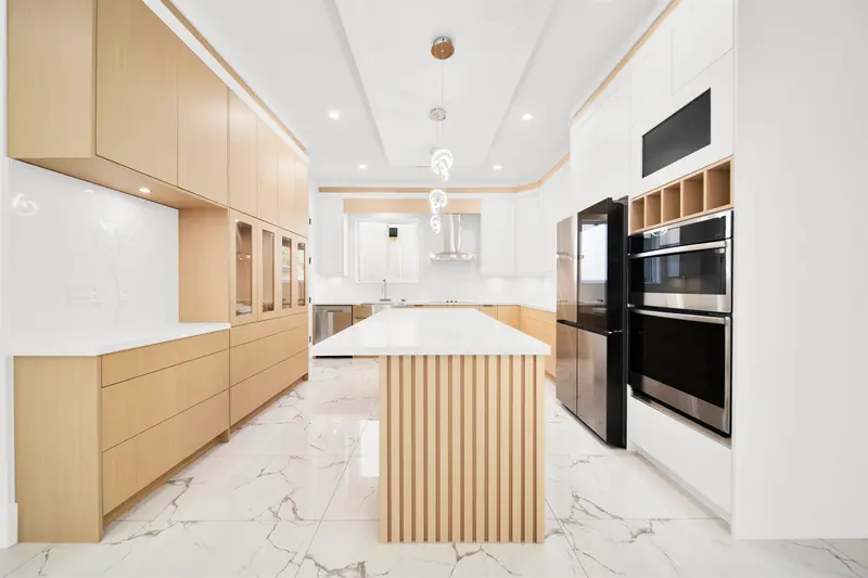 11775 82B AVENUE - photo 2 of 25