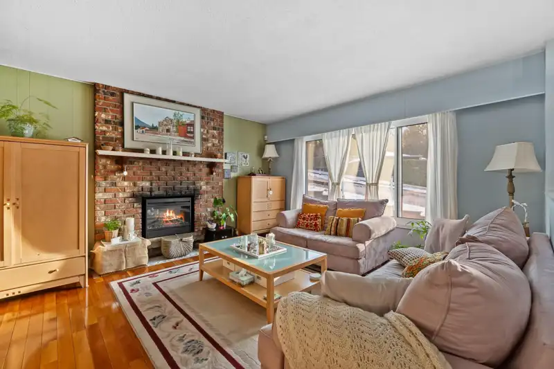 9605 QUEENS PLACE - photo 2 of 25