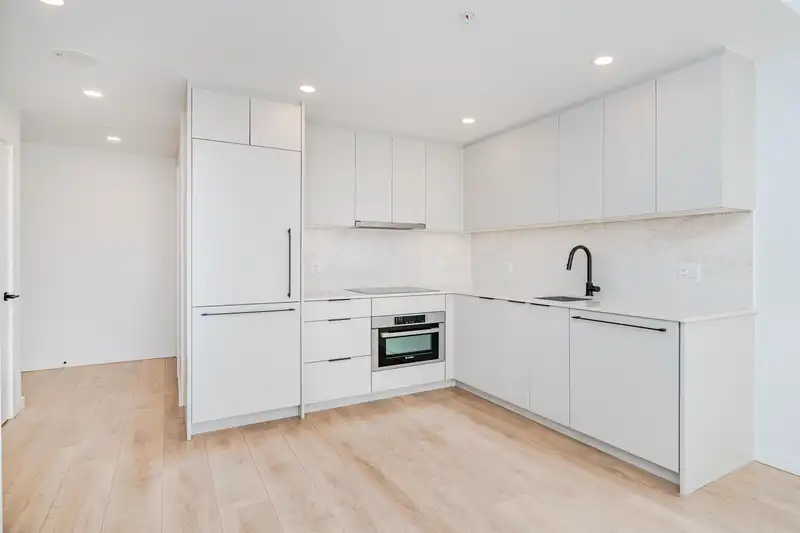 1207 13685 102 AVENUE - photo 1 of 39