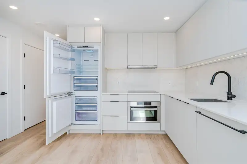 1207 13685 102 AVENUE - photo 3 of 39