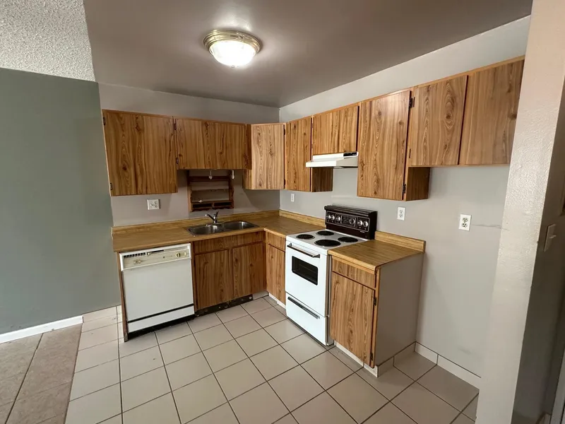 104 1122 KING ALBERT AVENUE - photo 1 of 9