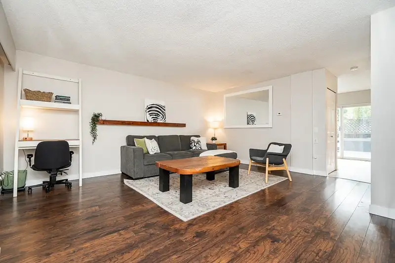 130 9061 HORNE STREET - photo 2 of 40