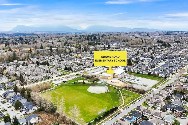 6643 181 STREET - photo 4 of 25