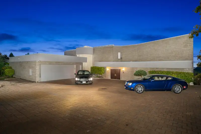 720 FAIRMILE ROAD - photo 4 of 34